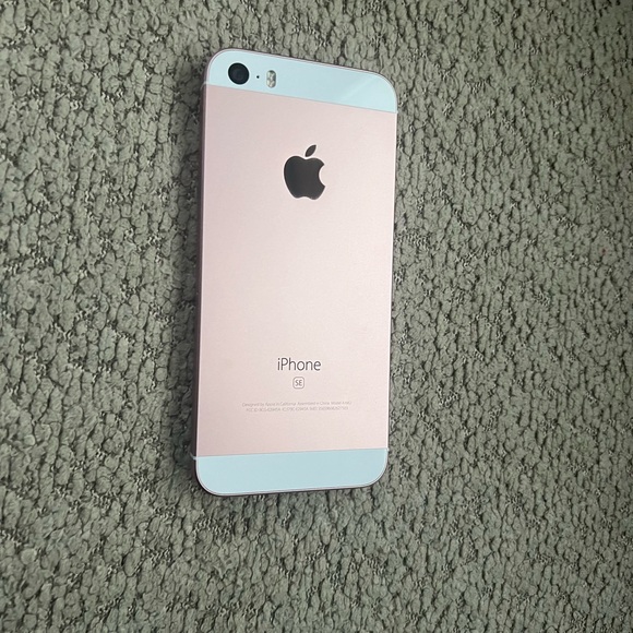 Apple iPhone SE 64gb 1 gen rose gold mint condition factory unlocke